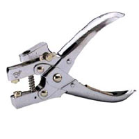 KW 保勝 <9717> 孔眼打孔機