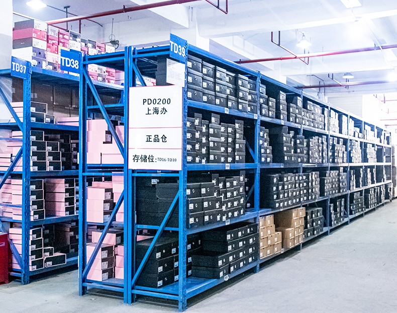 活動貨架 S K 系列 中型貨架 (每層承重200KG )